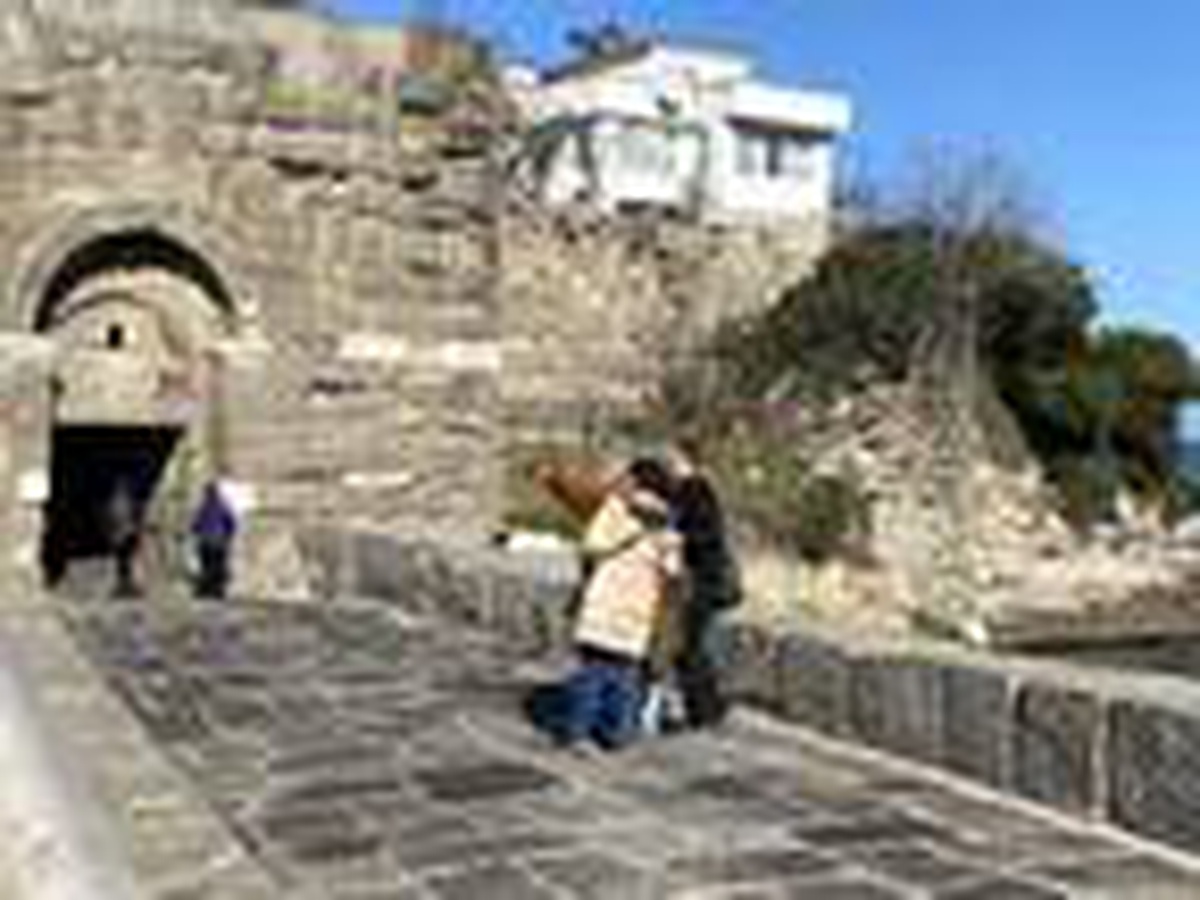 Amasra\'da güneş açtı, günübirlikçiler akın etti