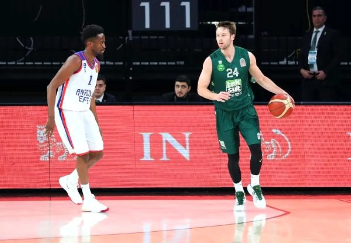 Anadolu Efes, evinde galip