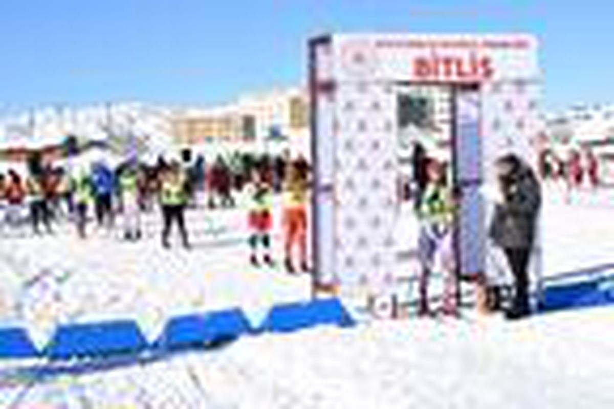 Bitlis\'te kayaklı koşu müsabakaları başladı