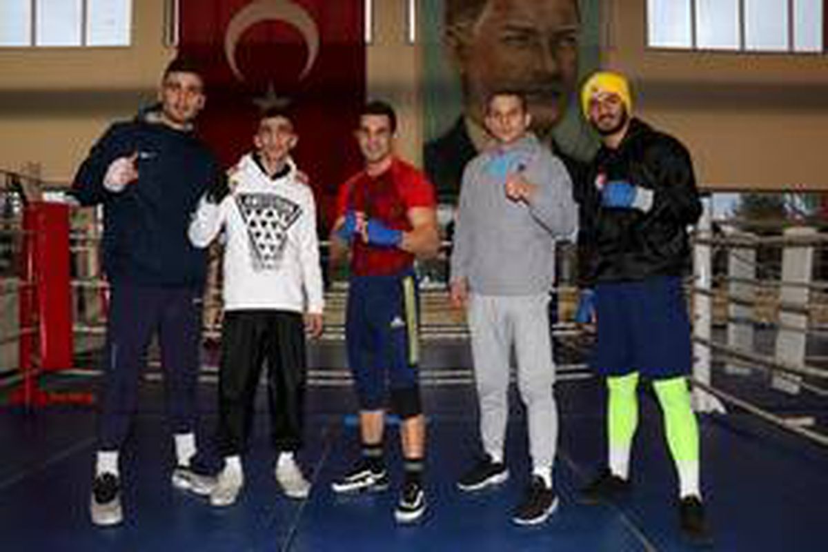 Boks Milli Takımı 5 sporcuyla Macaristan\'a gitti
