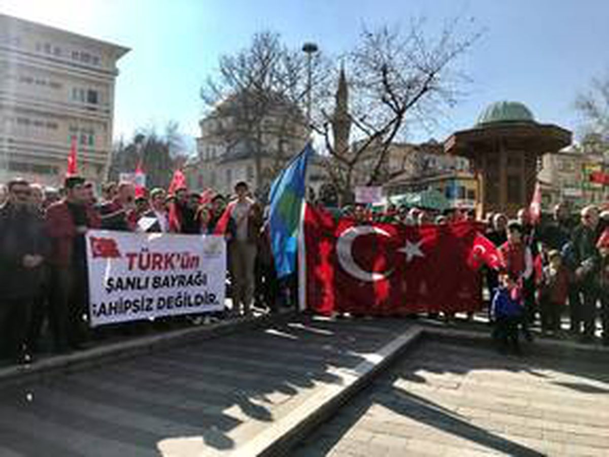 Bursa\'da, AP\'de Türk bayrağı yırtan ırkçı Yunan milletvekiline tepki