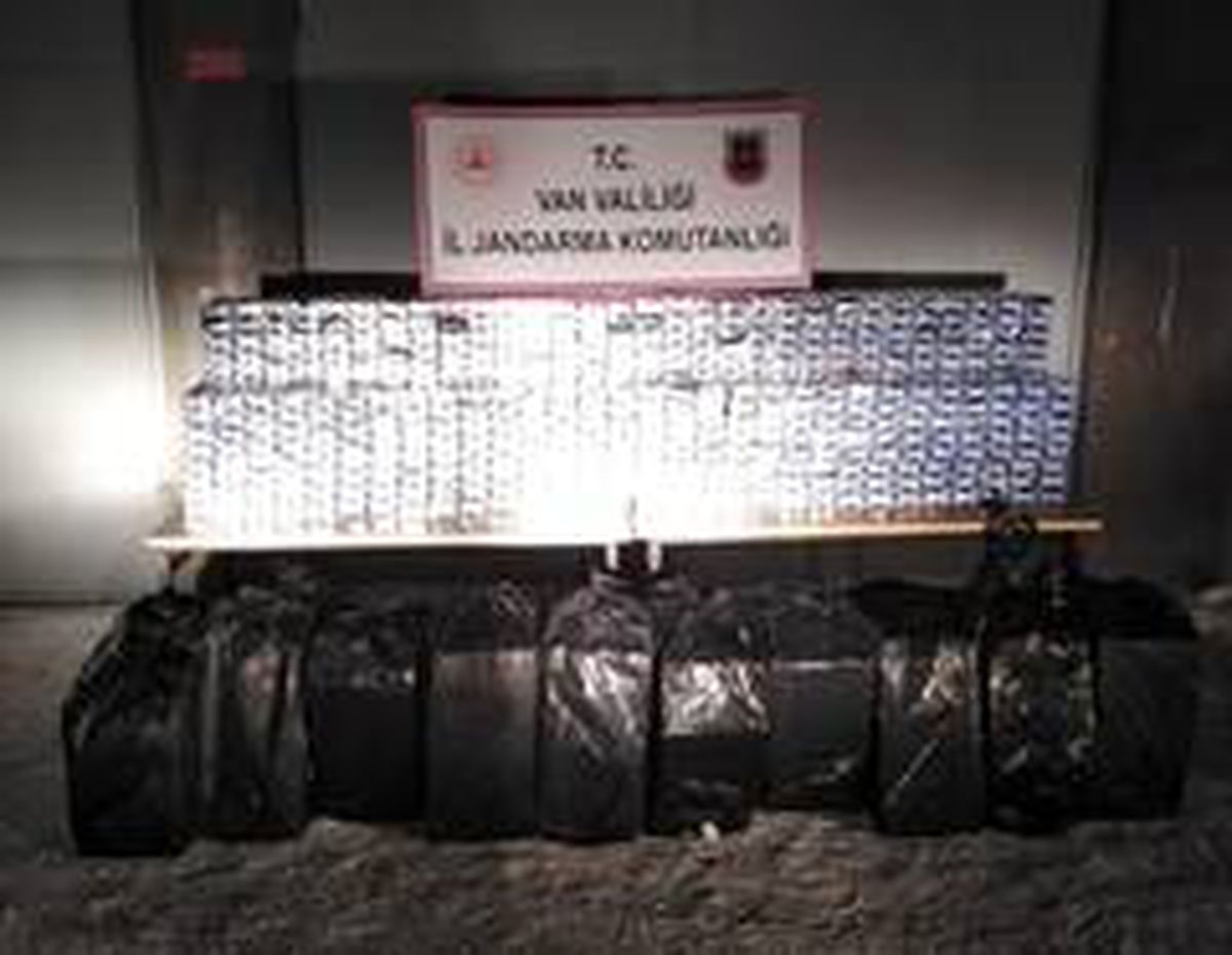 Çaldıran\'da 13 bin paket kaçak sigara ele geçirildi