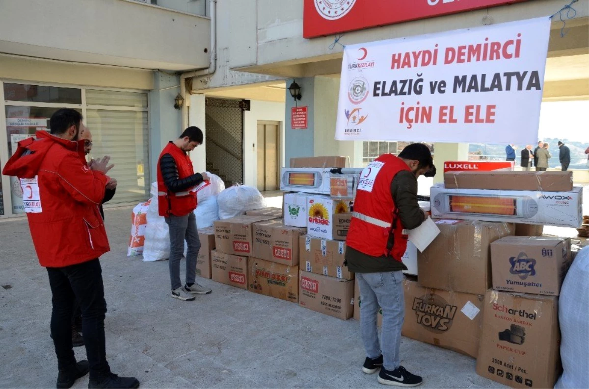 Demirci\'den Elazığ ve Malatya\'ya 1 kamyon yardım gönderildi