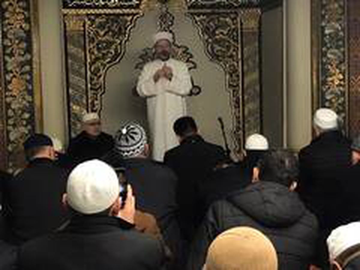 Diyanet İşleri Başkanı, öğrenciler ve depremde hayatını kaybedenler için dua etti