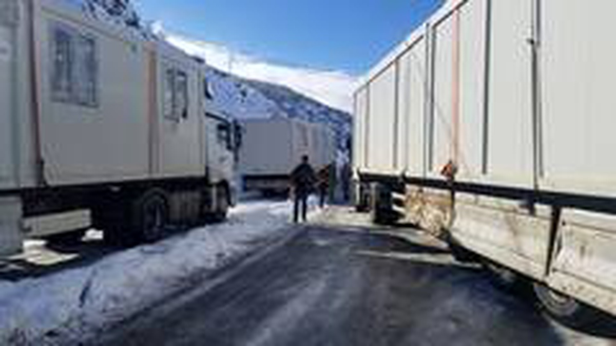 Erzincan\'dan depremzedelere 99 adet yaşam konteyneri gönderildi