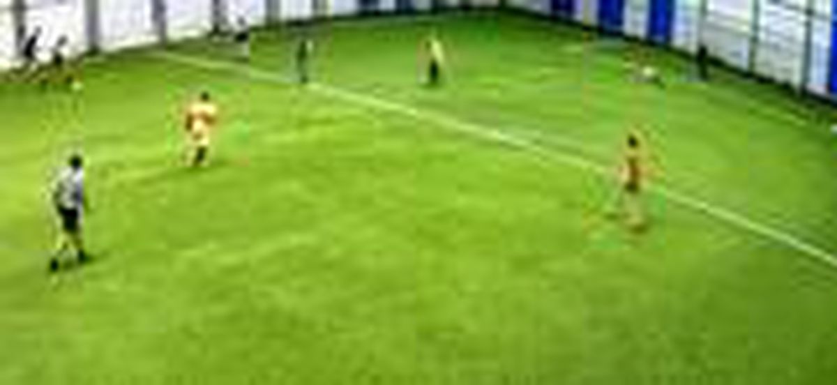 Halı sahada kalp krizinden ölüm anı kameralara yansıdı