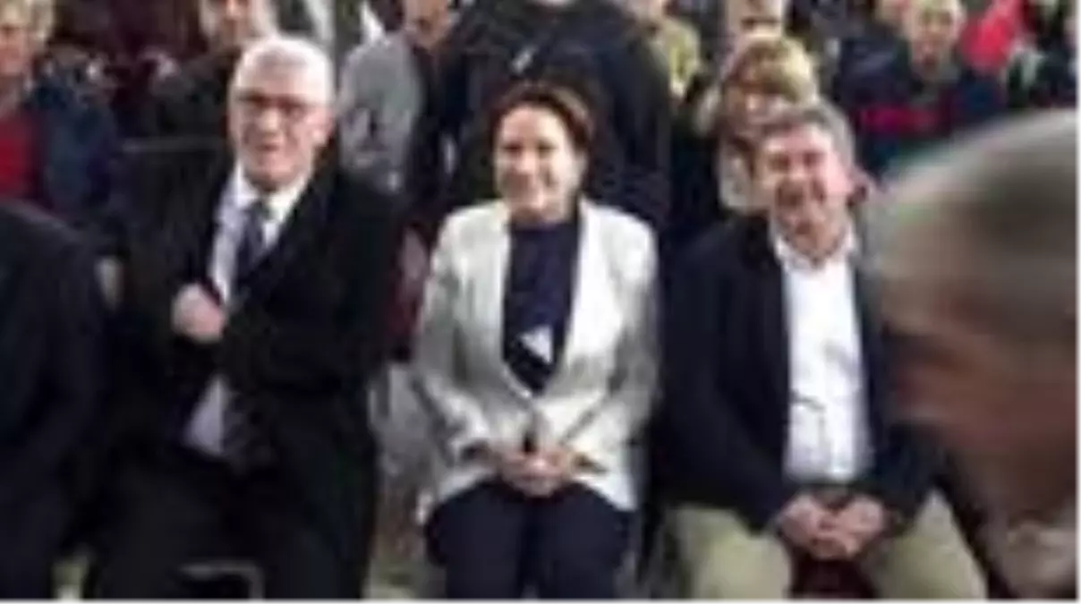 İzmir akşener, şehit fethi sekin\'in anıtına çelenk bıraktı