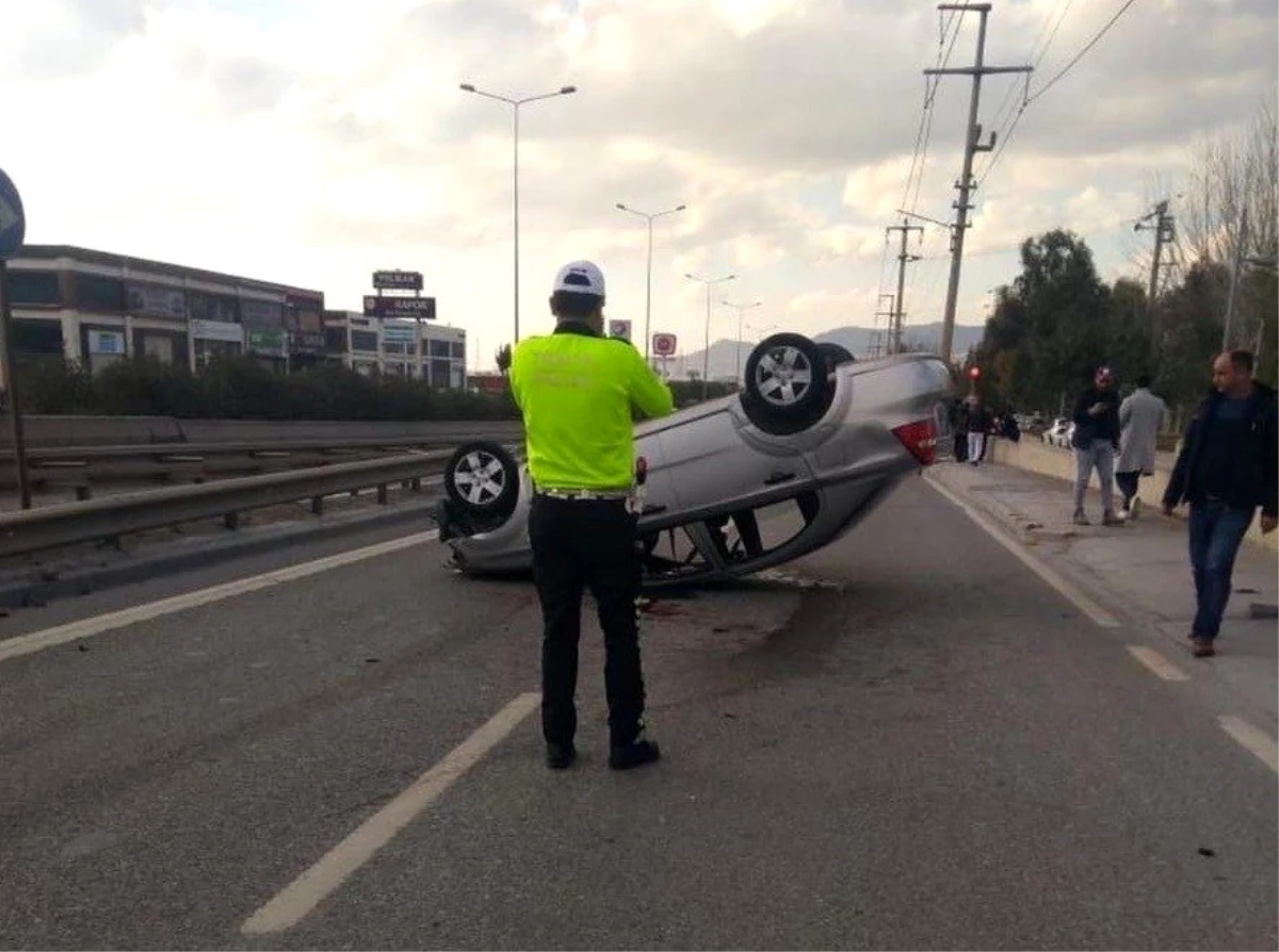 İzmir\'de asker uğurlamasından dönen araç takla attı: 1 ölü, 4 yaralı