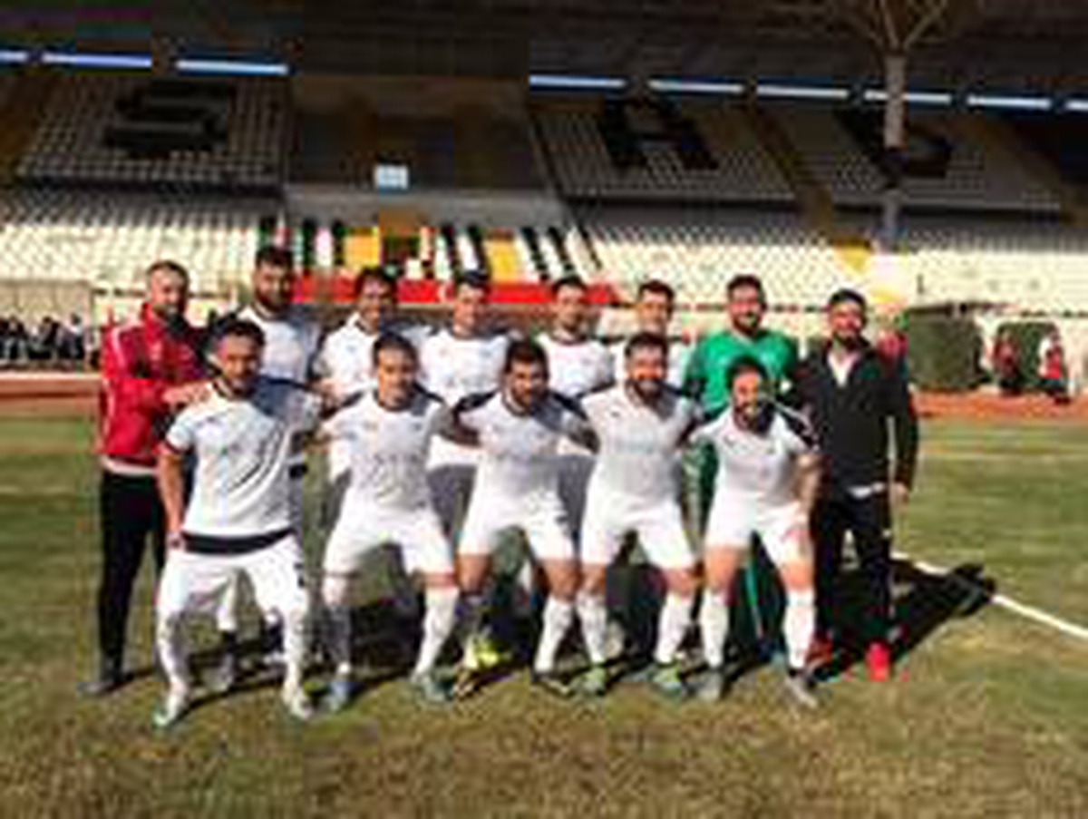 Kuşadası Gençlik Spor liderliği kaptı