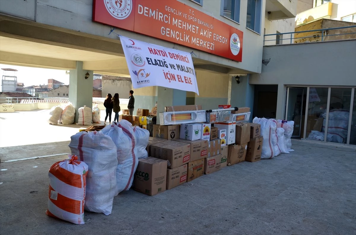 Manisa\'dan Elazığ ve Malatya\'daki depremzedelere yardım
