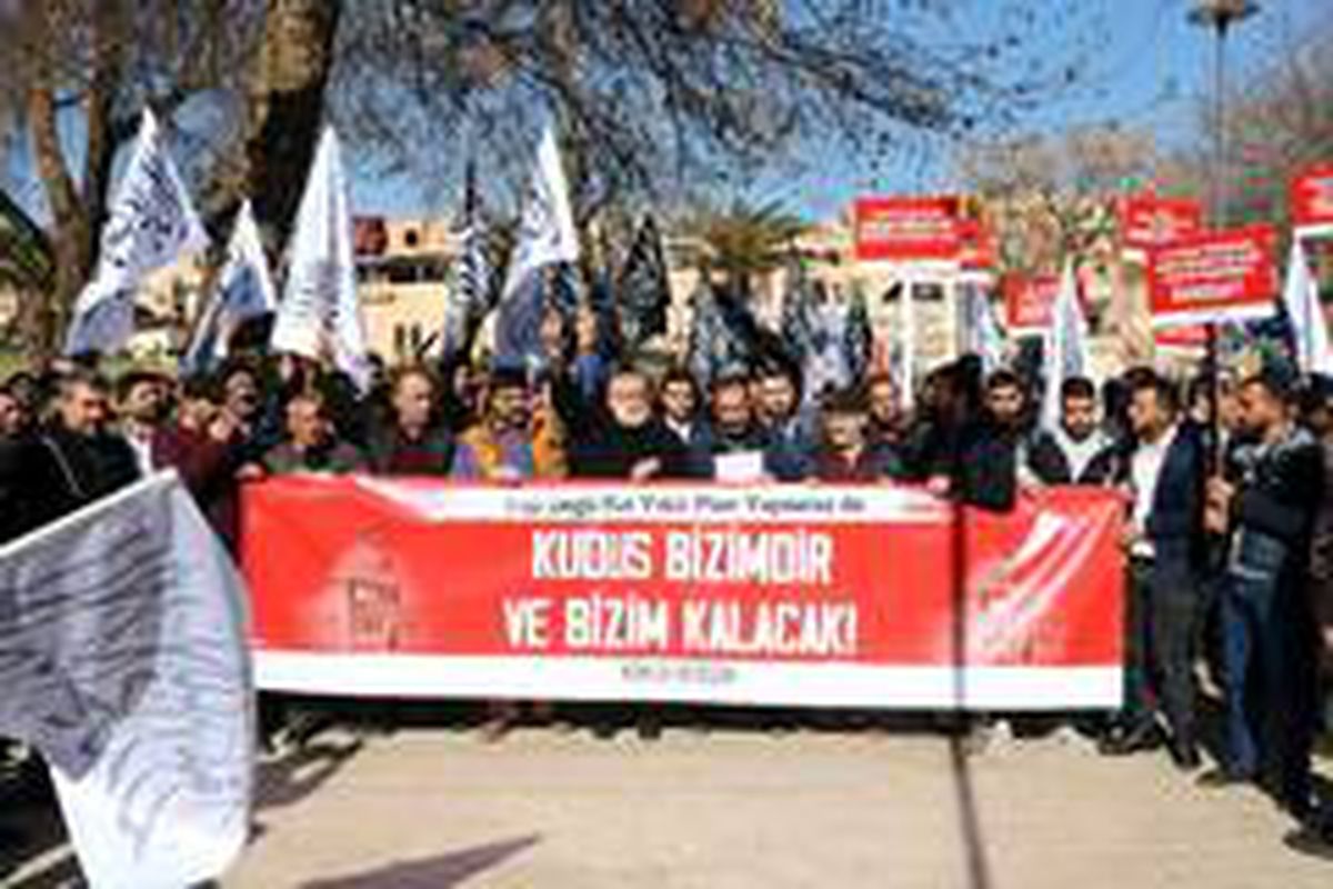 Şanlıurfa\'da eller Kudüs için semaya açıldı