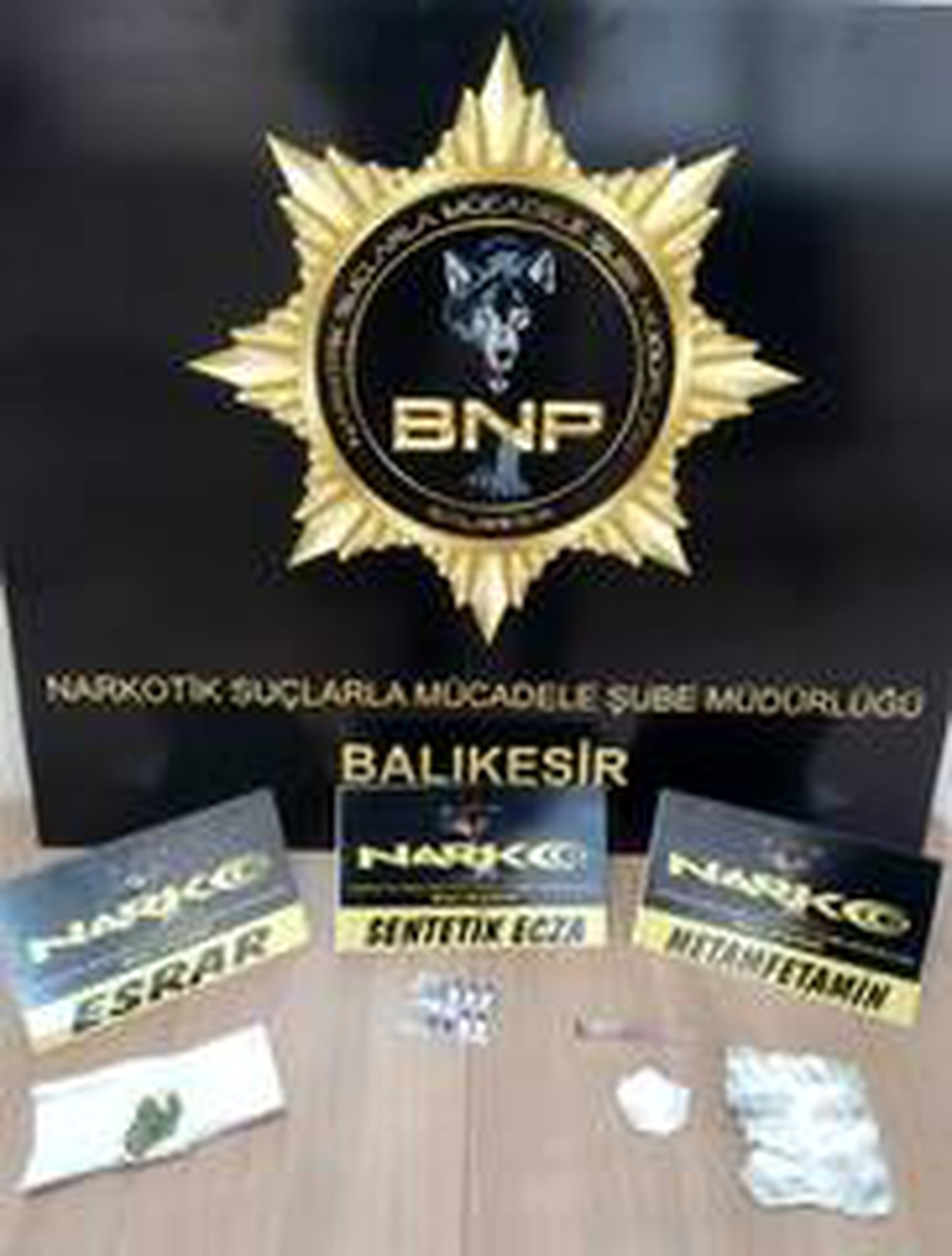Uyuşturucu tacirleri kıskıvrak yakalandı