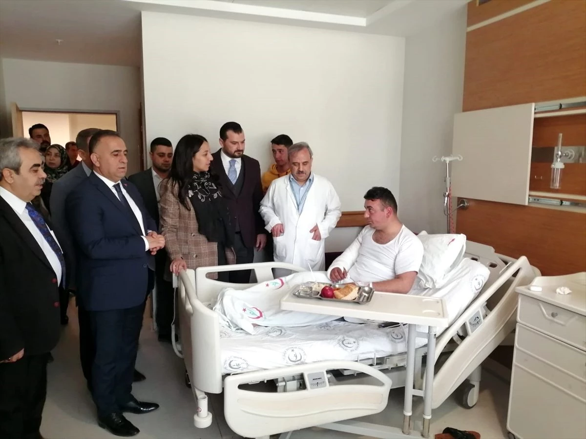 AK Parti Hatay Milletvekili Çelik\'ten İdlib\'deki saldırılarda yaralanan Mehmetçiklere ziyaret