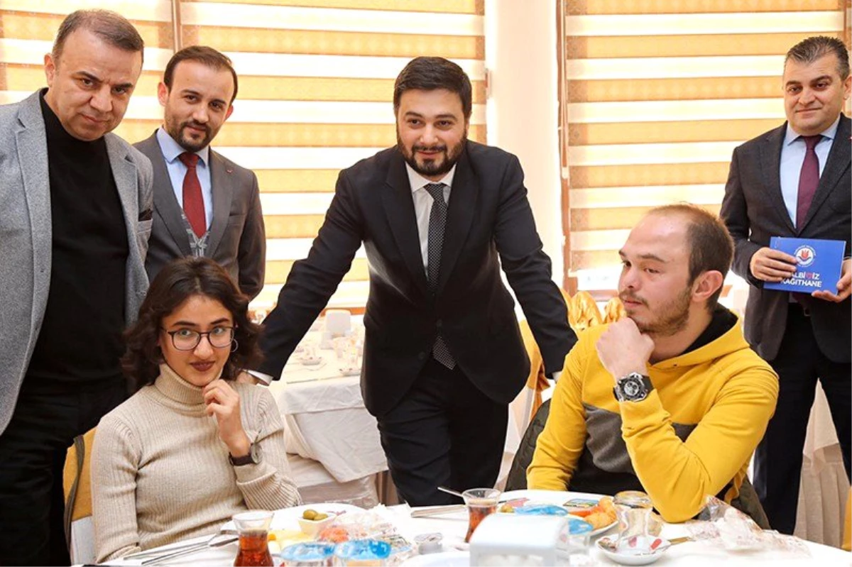 Başkan Öztekin üniversitelileri misafir etti