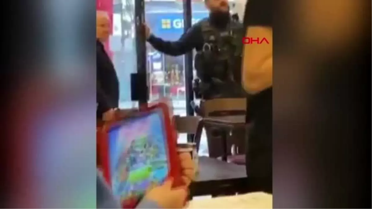 Bomba şüphesiyle restoranı tahliye etmek isteyen polise, bize yarım saat verin dedi