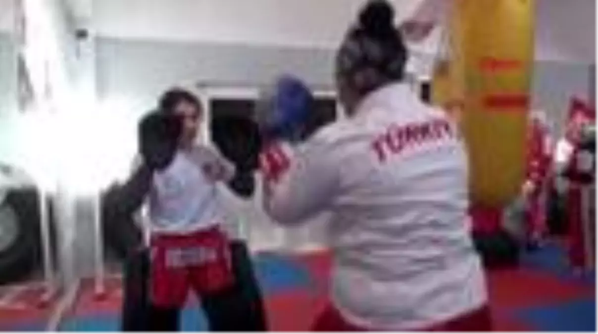 Burdur\'a kick boksu sevdiren hoca, 1500 sporcu yetiştirdi