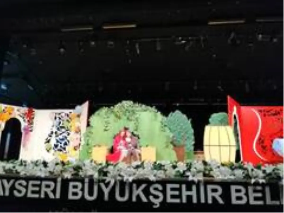 Büyükşehir\'in tiyatrosuna 3 bin ziyaretçi