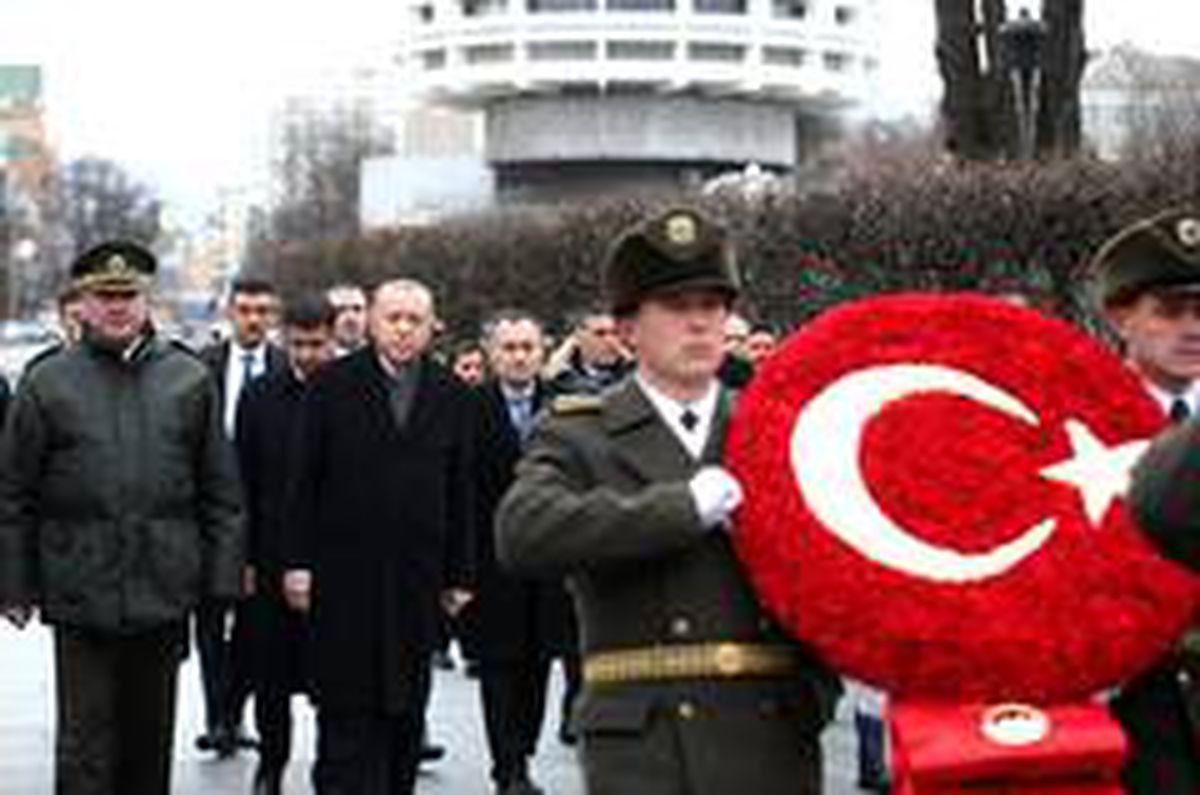 Cumhurbaşkanı Erdoğan, Ukrayna\'da Meçhul Asker Anıtı\'nı ziyaret etti