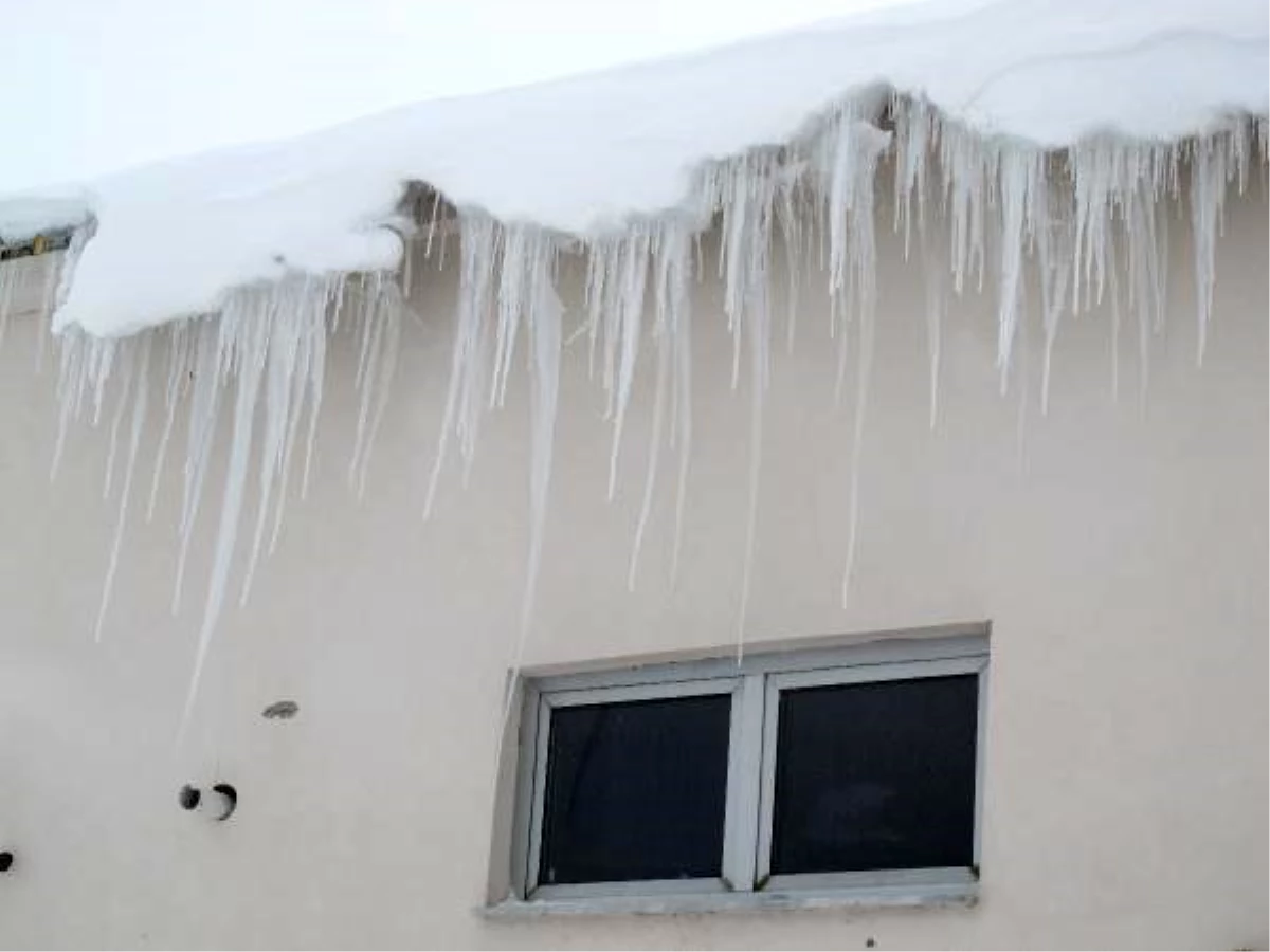Doğu\'nun en soğuk yerleşim birimi -25 derece ile Karaçoban oldu
