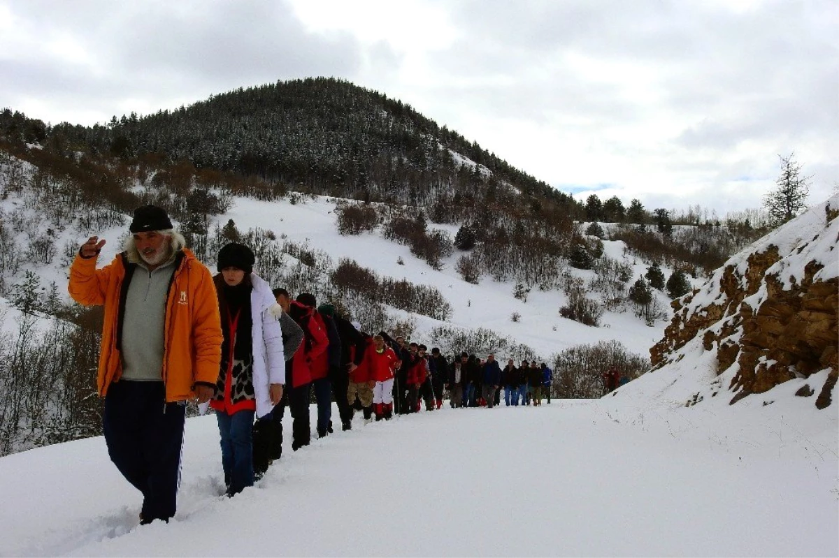 Gümüşhaneli, Trabzonlu ve Samsunlu dağcılardan kar yürüyüşü
