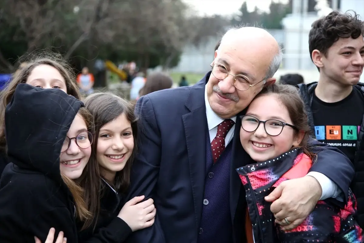 İTÜ Rektörü Prof. Dr. Karaca, Doğa Koleji öğrencileriyle buluştu