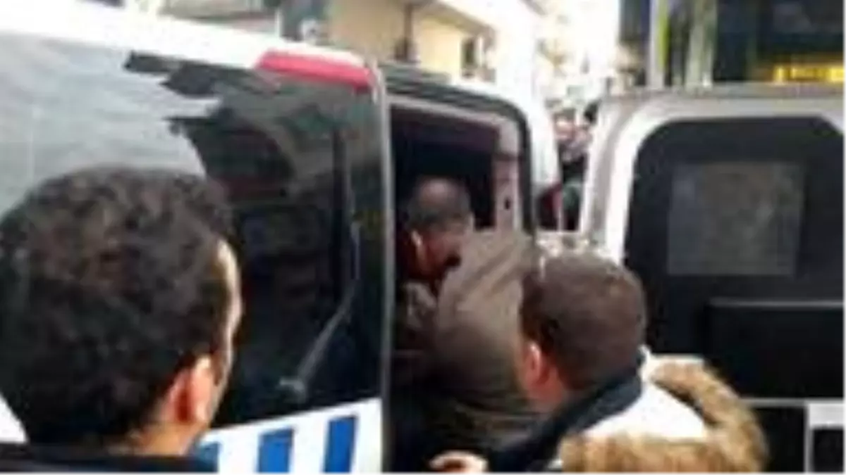 Kurusıkı tabanca ile kuyumcuyu soymaya kalkışınca yakalandı