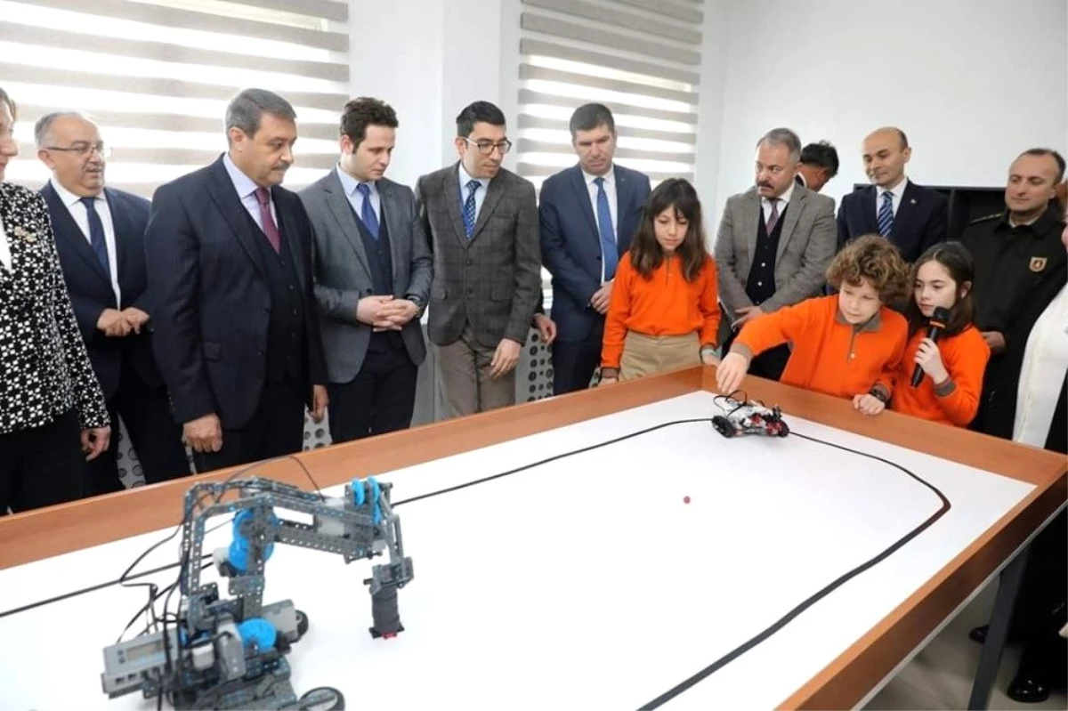 Şehit Akif Altay Ortaokulunda Yazılım ve Tasarım Atölyesi Açıldı