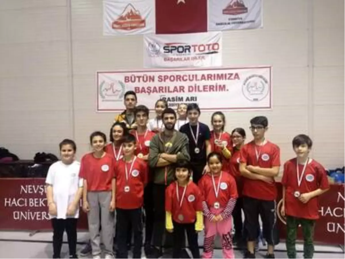 Sporcularımız katıldıkları şampiyonada madalyaları topladı