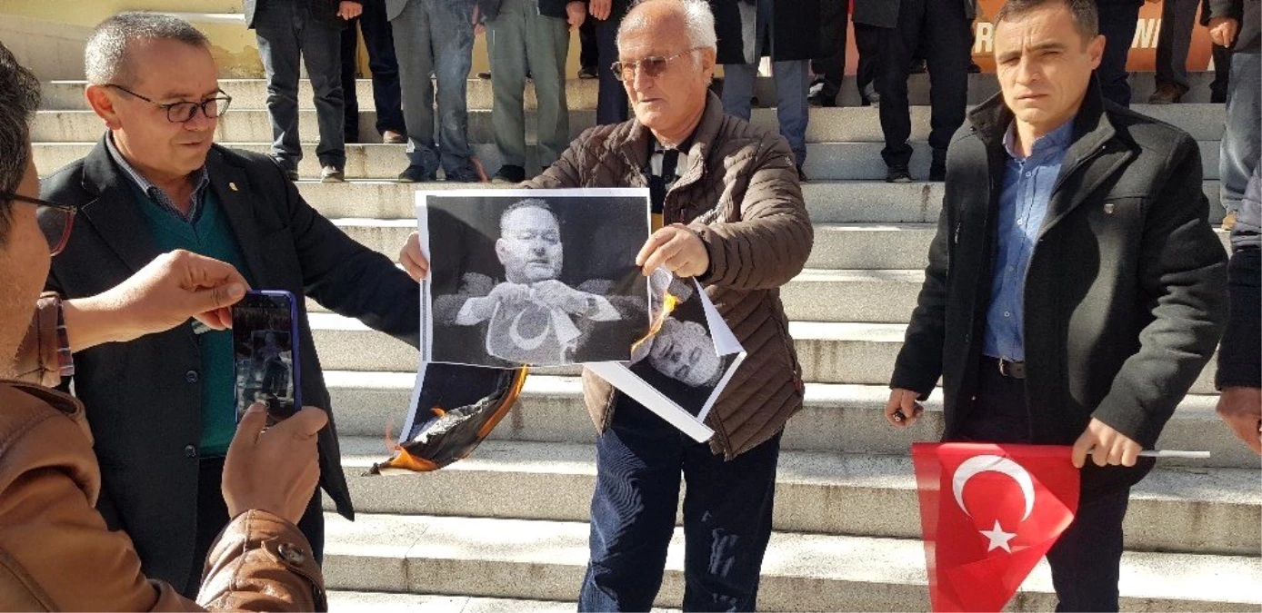 Türk bayrağını yırtan Yunan milletvekili Denizli\'de protesto edildi