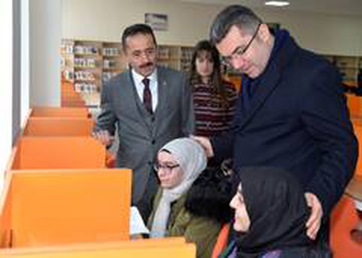 Türkiye\'nin en büyük kütüphanesi Erzurum\'da hizmete açıldı