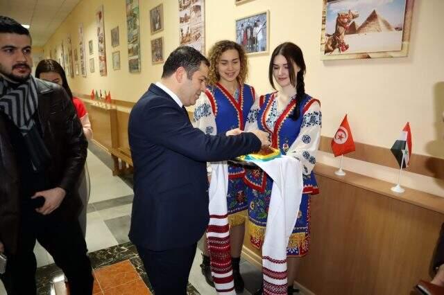 Ukrayna'da iki Türk'e fahri doktora verildi