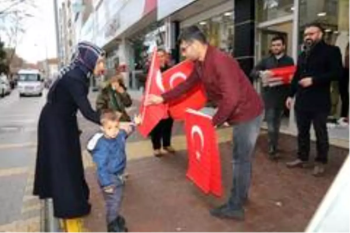 Yunan milletvekiline Türk bayraklı tepki