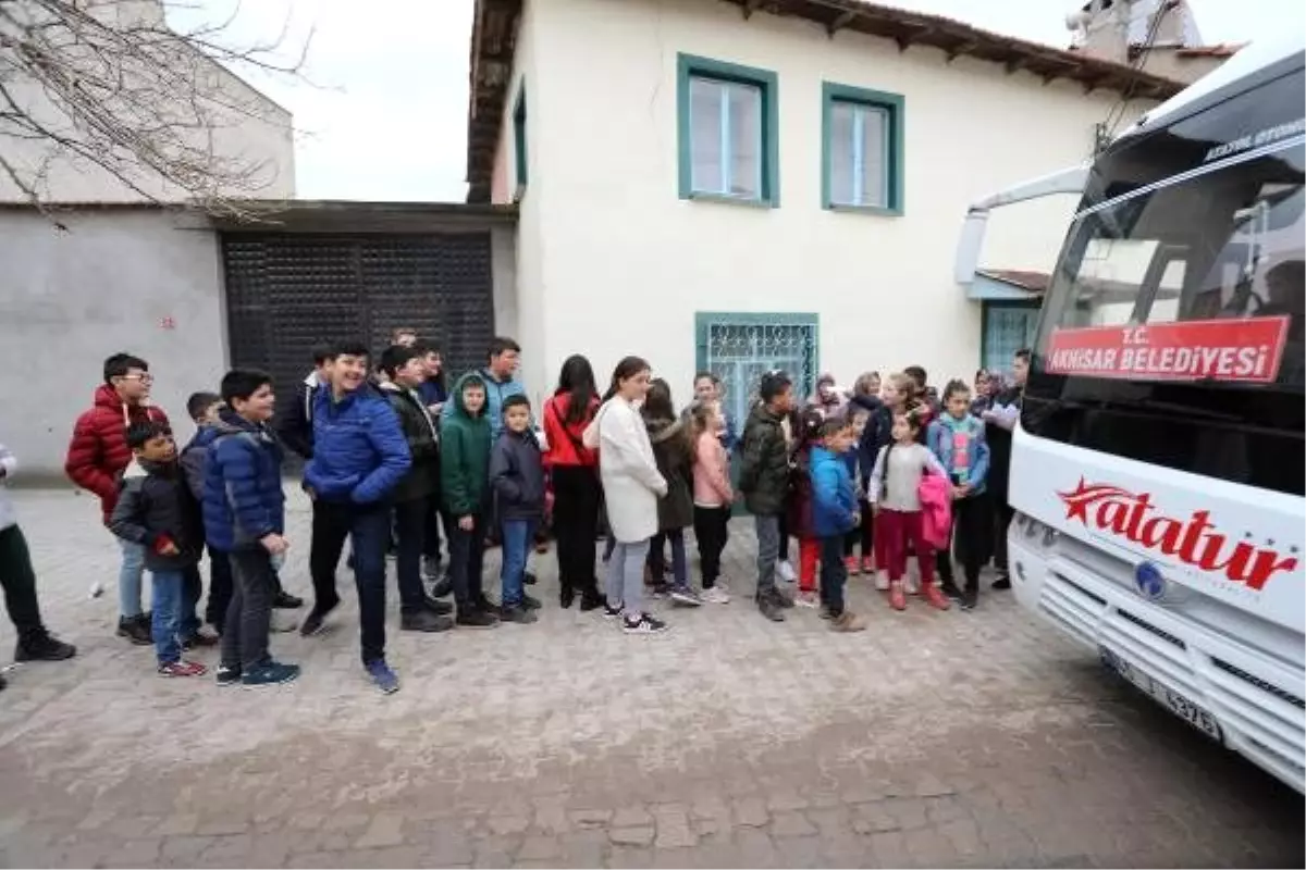 Akhisarlı çocuklar depremler sonrasında sinemayla moral buldu