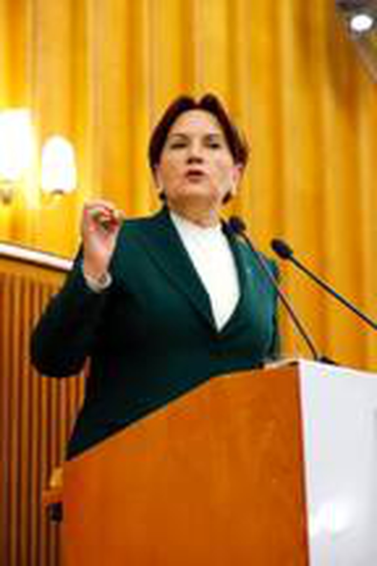 Akşener: Gök kubbeyi, Mehmet\'imizi toprağa düşüren alçakların başına yıkın