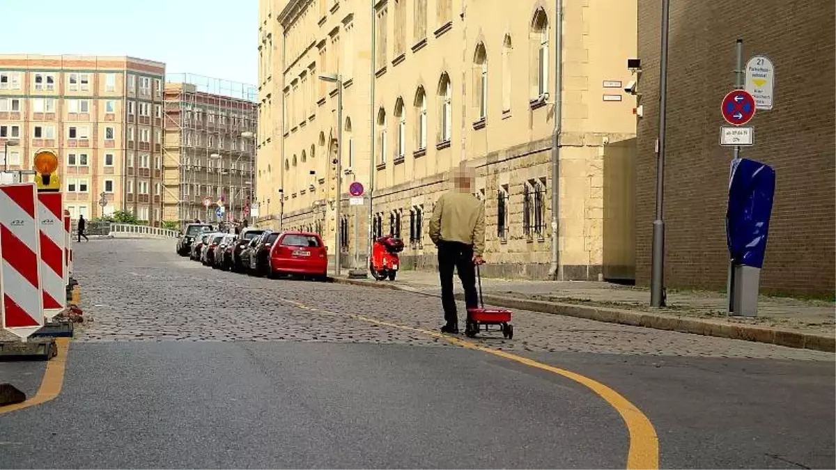 Alman sanatçıdan 99 telefonla Google Maps\'e manipülasyon: Boş yollar kırmızıya büründü