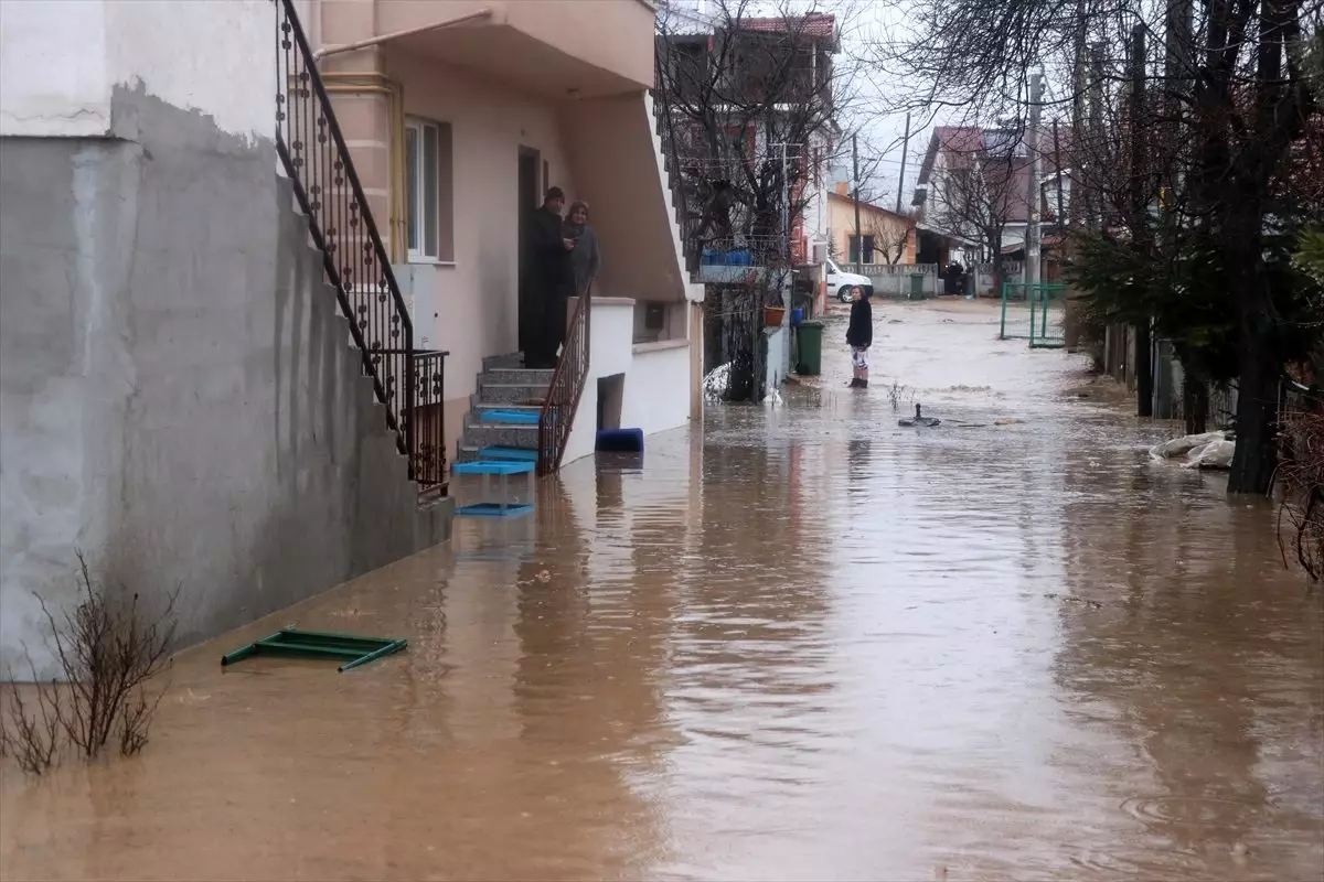 Bolu\'da sağanak su baskınlarına neden oldu