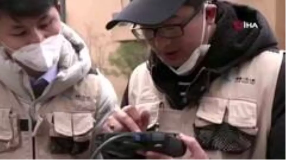 Çin\'de yaşlılar virüse karşı drone ile uyarılıyor