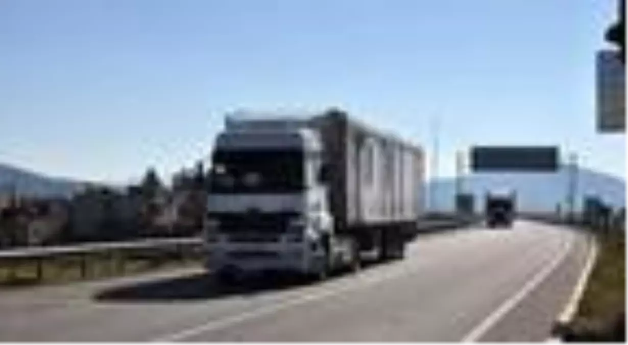 Elazığ\'a gönderilen konteynerleri taşıyan TIR\'lar İslahiye\'ye ulaştı