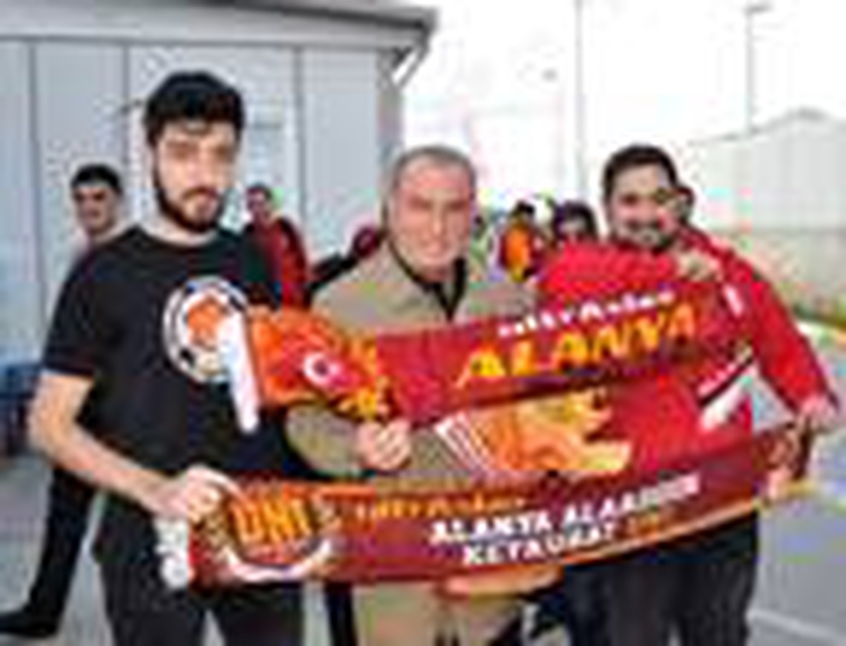 Galatasaray kafilesi Gazipaşa\'ya geldi