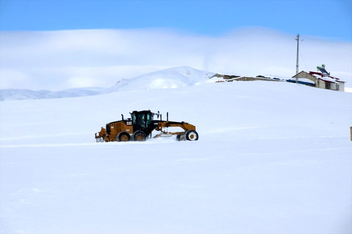 "Kar kaplanları"nın Ağrı\'nın 2 bin rakımlı köylerinde karla mücadelesi