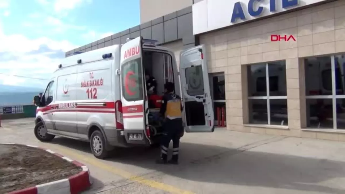 Kütahya otomobil önce 3 araca sonra polis merkezi kapısına çarptı, sürücü öldü