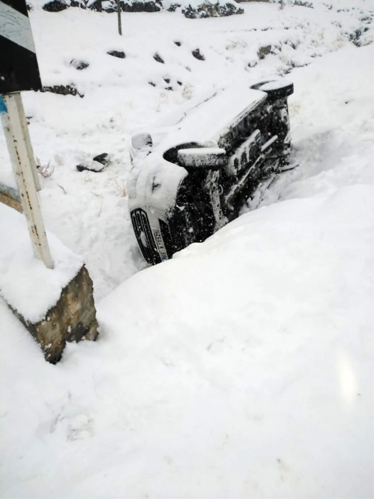 Öğrenci servisi şarampole devrildi: 15 yaralı