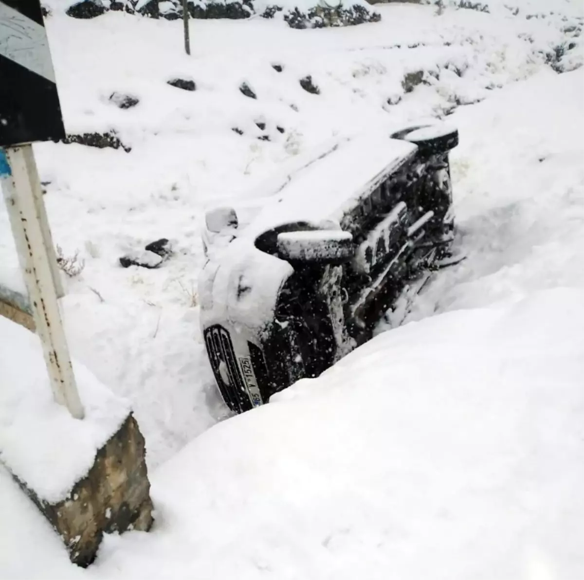 Öğrenci servisi şarampole devrildi: 15 yaralı