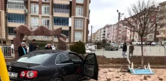 Otomobil çocuk parkına daldı