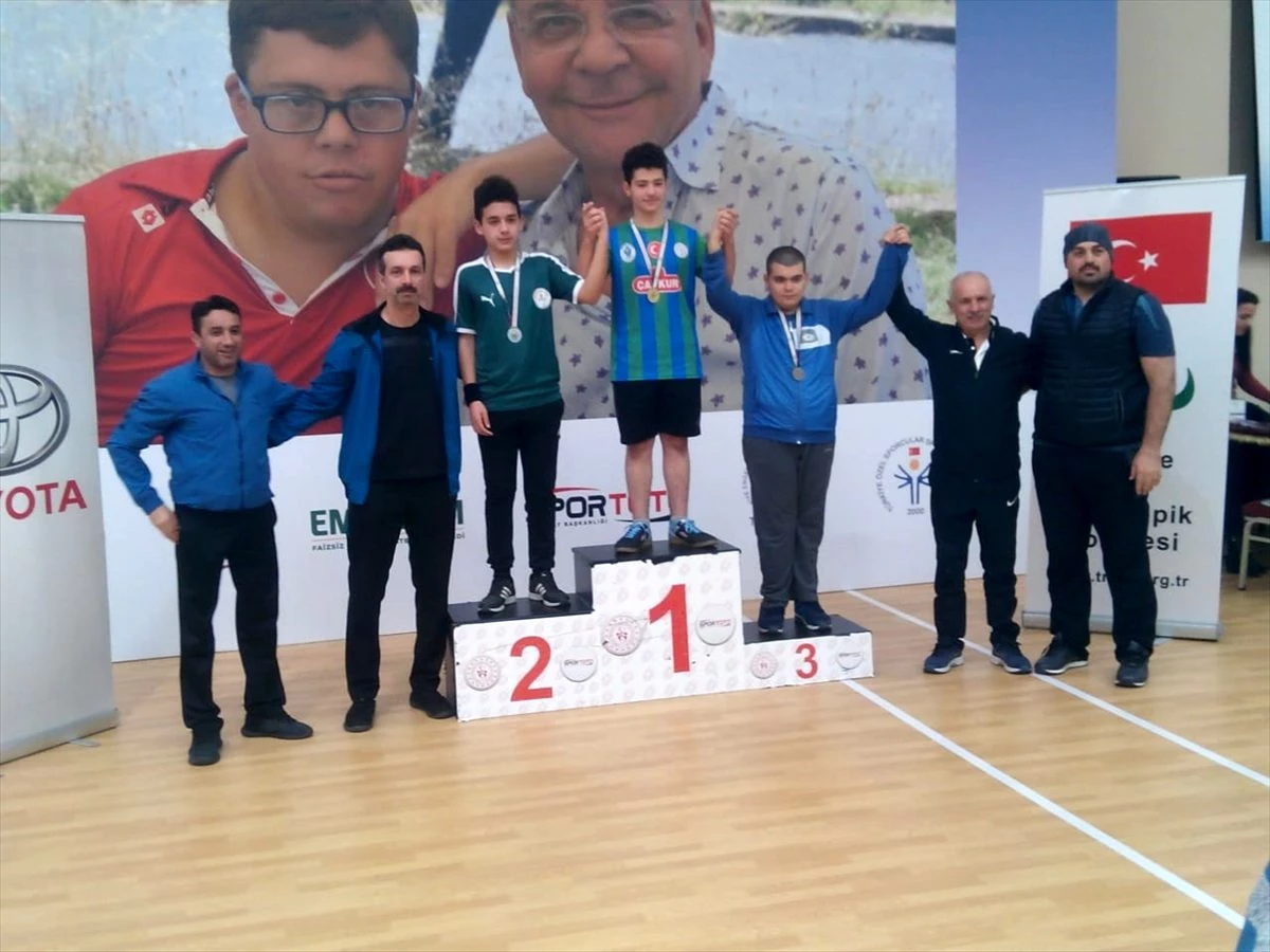 Özel öğrenci Mücahit Bulur, Türkiye Masa Tenisi Şampiyonası\'nda ikinci oldu