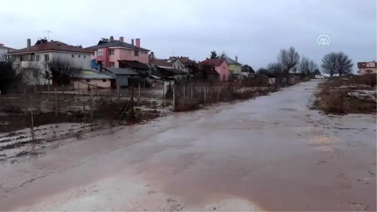 Sağanak su baskınlarına neden oldu