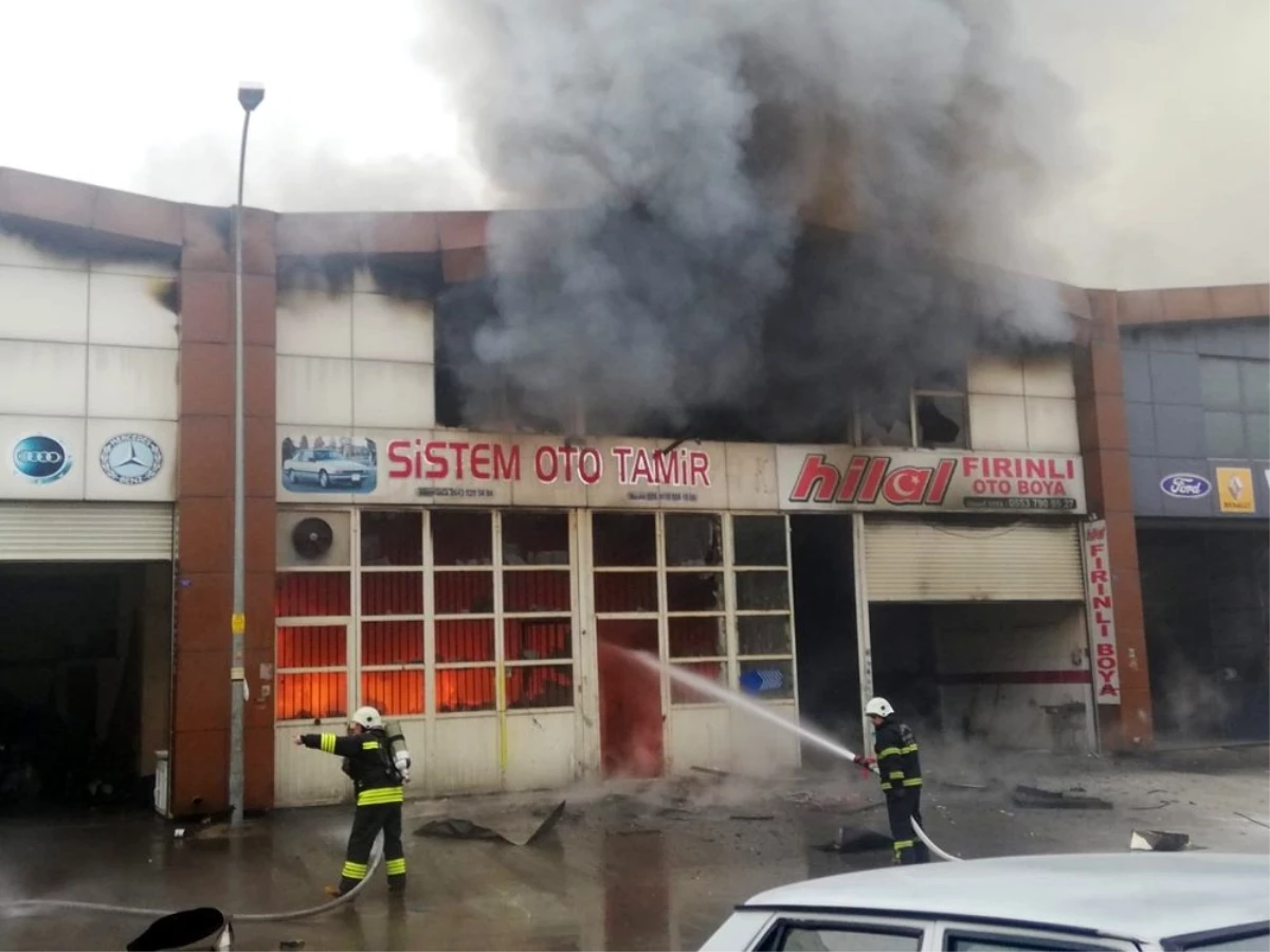 Sökülen otomobil parçalarını temizlerken iş yerini yaktı