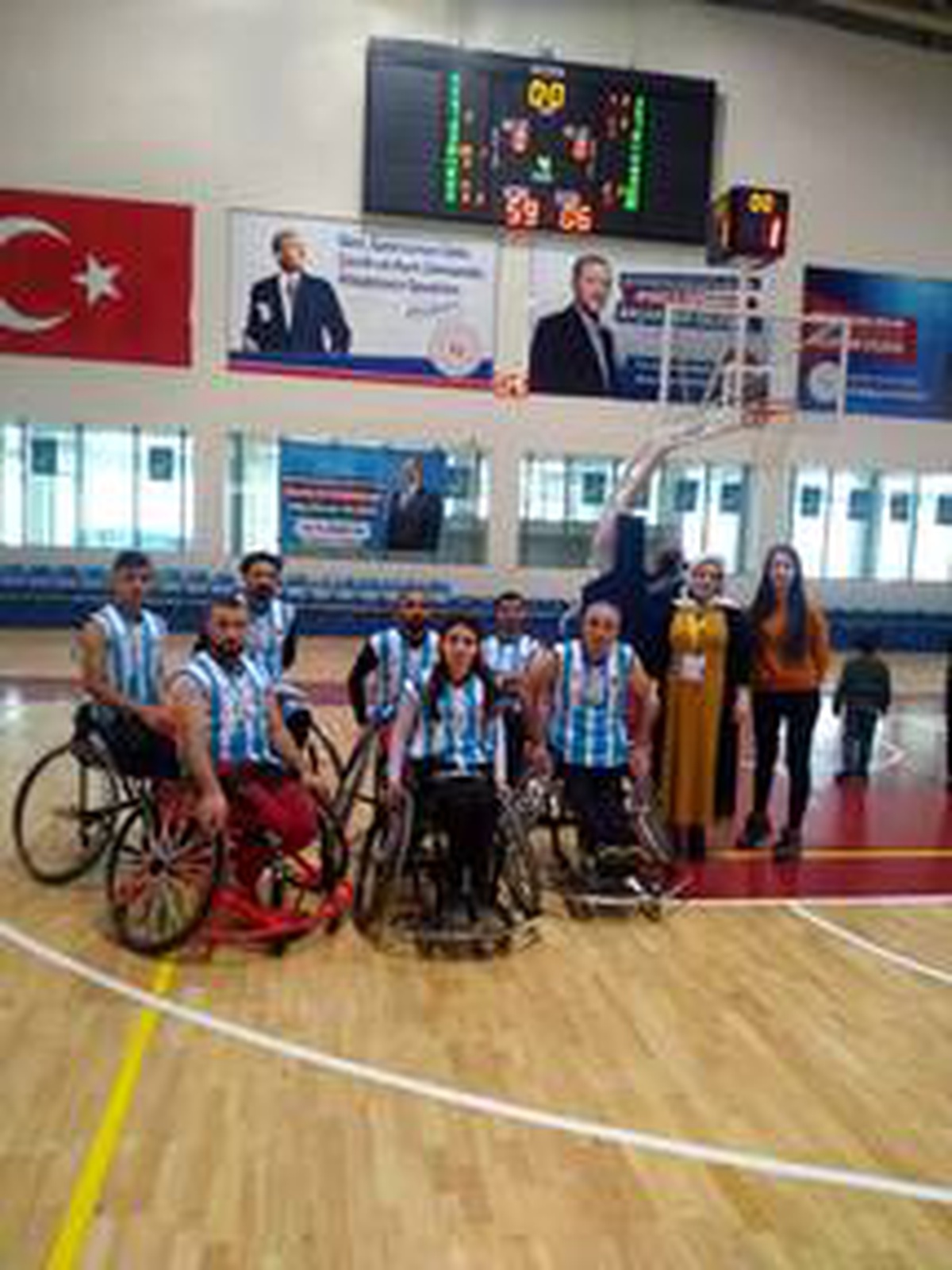 Sümbül Engelli Basketbol Takımı\'ndan farklı galibiyet
