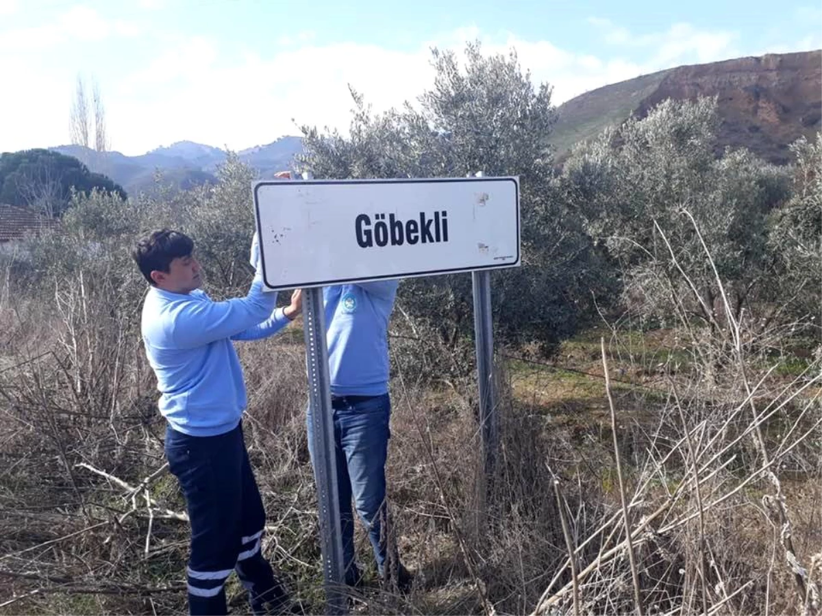 Alaşehir\'de Trafik Levhaları Yenileniyor