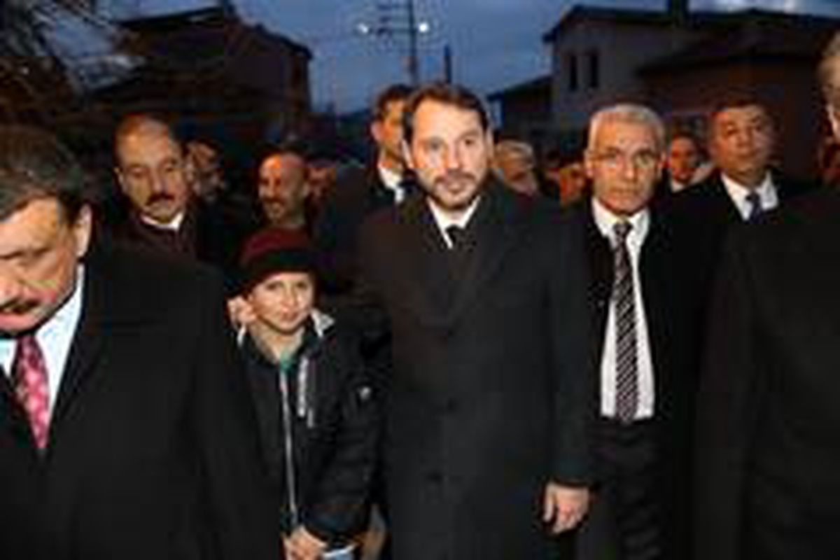 Bakan Albayrak Malatya\'da depremzedeleri ziyaret etti